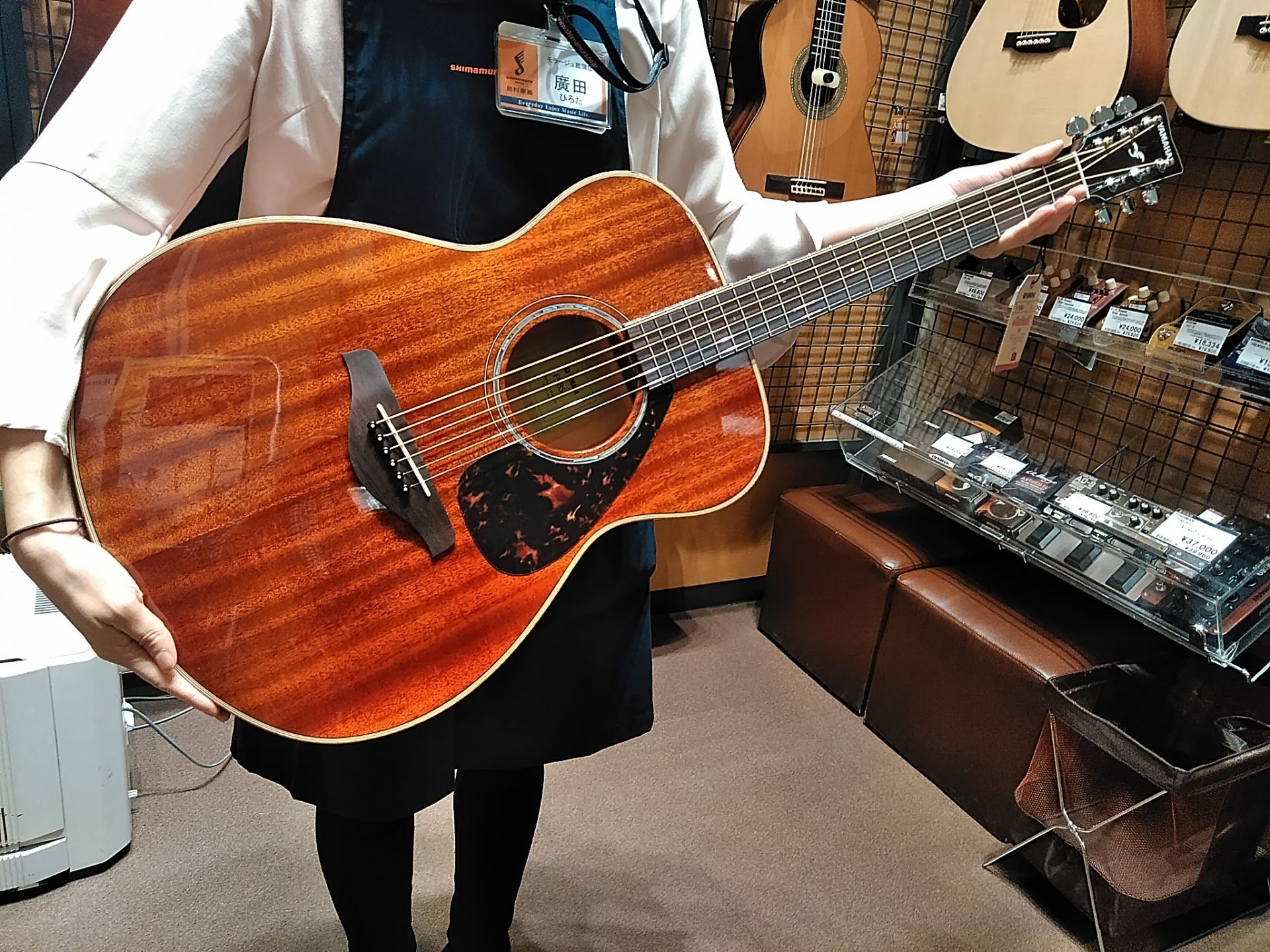 *YAMAHA FS850入荷しました！ 皆さんこんにちは。島村楽器モラージュ菖蒲店　杉田です！]] 今回はYAMAHAです！ *商品詳細 **YAMAHA FS850 表裏の板全てマホガニーでまとまりのある音になっております。 見た目も木の温かみがあって素敵です！ 取手も抱えやすくて、初めての方に […]