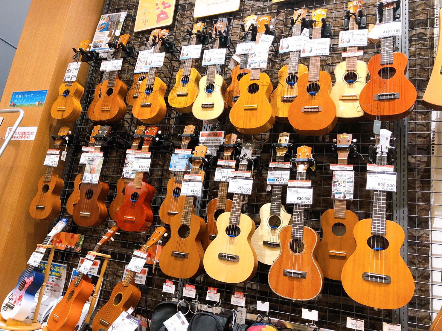 *あなたもサークル仲間と一緒に音楽を楽しみませんか？ 島村楽器モラージュ菖蒲店では、ウクレレを演奏されている方からこれから始める初心者さんまで幅広い層を対象とした「ウクレレサークル」を実施しています。 コード5～10個を使って弾き語りにチャレンジしたり、余裕のある方はソロを演奏・・などなど、ウクレレ […]