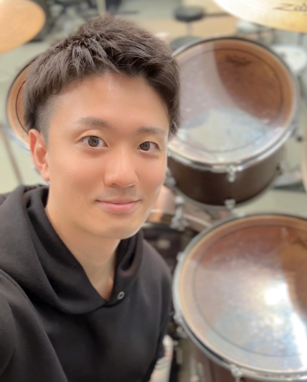 [lesson] ===a=== [https://www.shimamura.co.jp/shop/shoubu/lesson-guide:title=当店音楽教室総合案内ページへ] **ドラム科講師]]上田　樹(うえだ　たつる)]]担当曜日:月・木曜日 ***講師プロフィール 父は演出家、母はフ […]