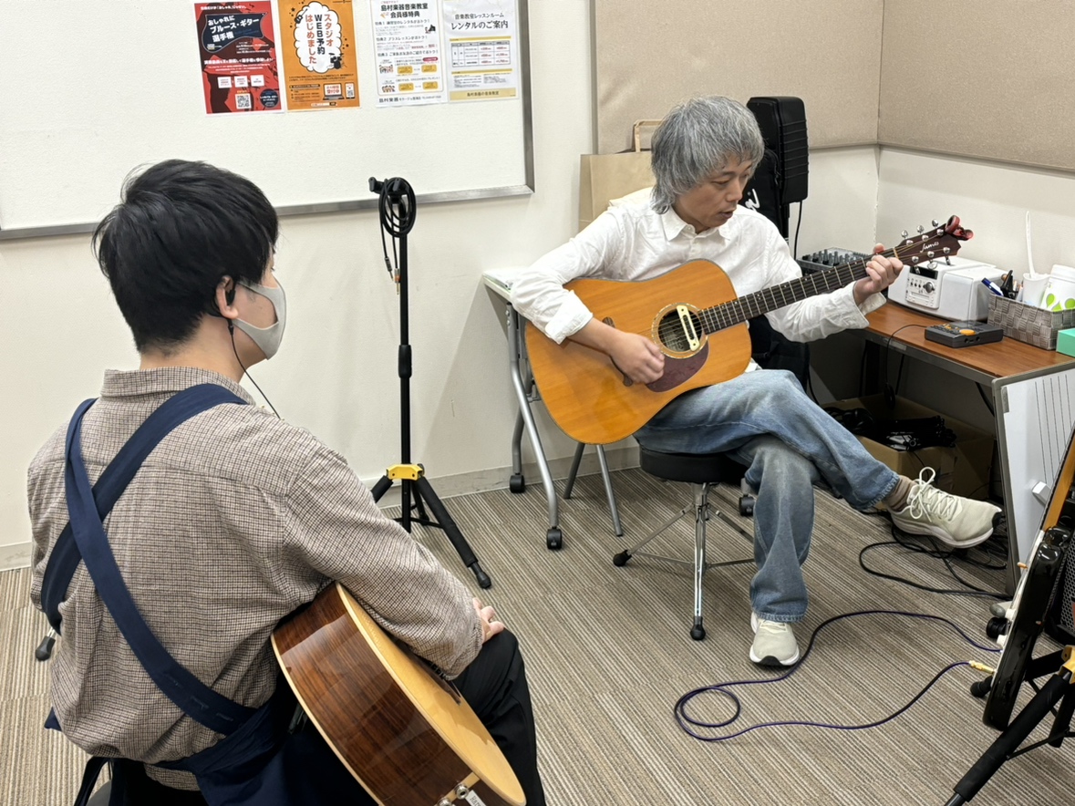 こんにちは。モラージュ菖蒲店スタッフの山岸です！今回は、水曜日に開講している高橋嘉悦(よしのぶ)先生のアコースティックギターレッスンを受けてみました！ 私は普段、趣味でエレキの方は弾くのですがアコースティックはほとんど初心者です。エレキの知識を活かして頑張ります！ CONTENTS早速スタート！何よ […]