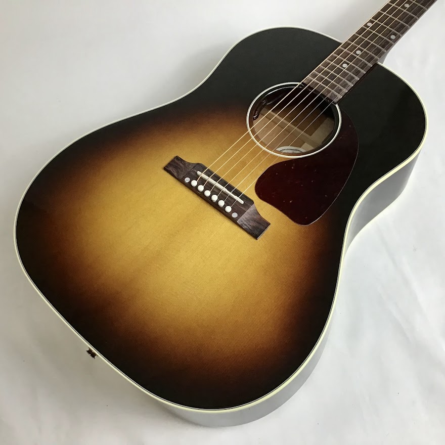 こんにちは！ギター担当の齋藤です。本日紹介するのはGibsonの定番モデルJ-45 standardです！ コードストロークで演奏するもよし！アルペジオで演奏するもよし！のギターですが個人的にはアルペジオの際のマホガニーの甘いサウンドがかなり好きなギターです！ Gibson　J-45 Standar […]