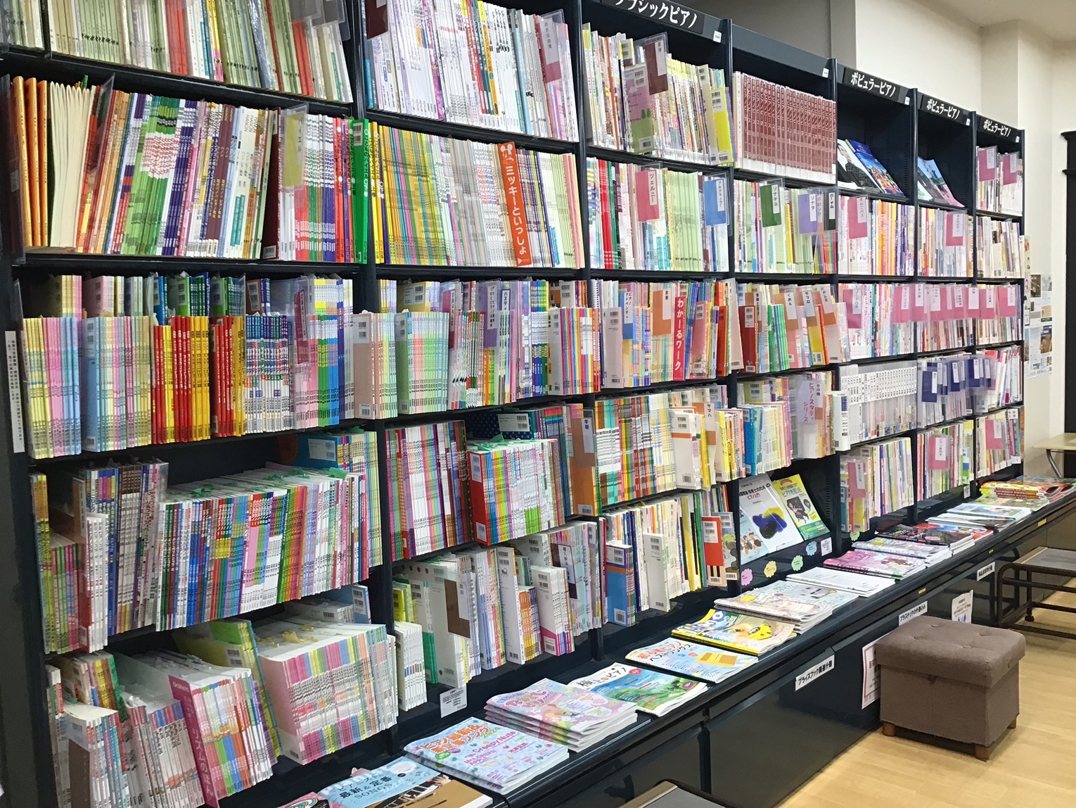 皆さんこんにちは！楽譜担当の髙橋（たかはし）です！ 第二回音楽本大賞が発表されました！鈴鹿店にも受賞作品が入荷し、現在コーナーを展開しております！お店にご来店いただいた際にはぜひお手に取ってみてくださいね！ 音楽本大賞とは 2023年スタートの音楽本大賞は、1年間に発売された「音楽をテーマとする書籍 […]