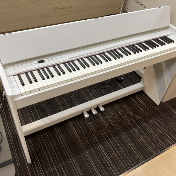 【Roland】F701:WHS<br />
通常¥127,600（税込）<br />
→￥111,870（税込）