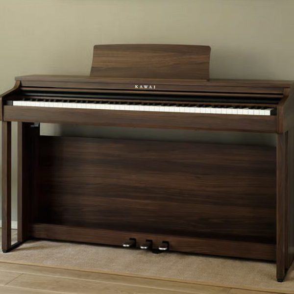 KAWAI　CX302：MW<br />
￥132,000（税込）<br />
<br />
カワイオリジナルお手入れセット プレゼント！！