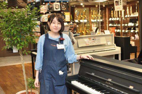 スタッフ写真 ピアノ・管楽器・弦楽器・防音室 橘