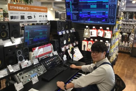 スタッフ写真 デジタル楽器全般・PA機器・DTM・ドラム 齋藤