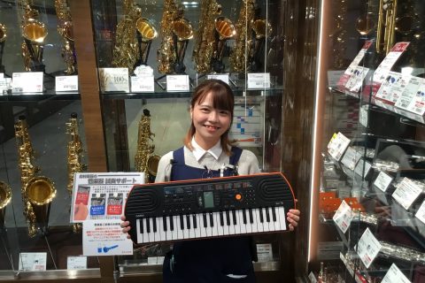 スタッフ写真 管楽器・スコア 奥田