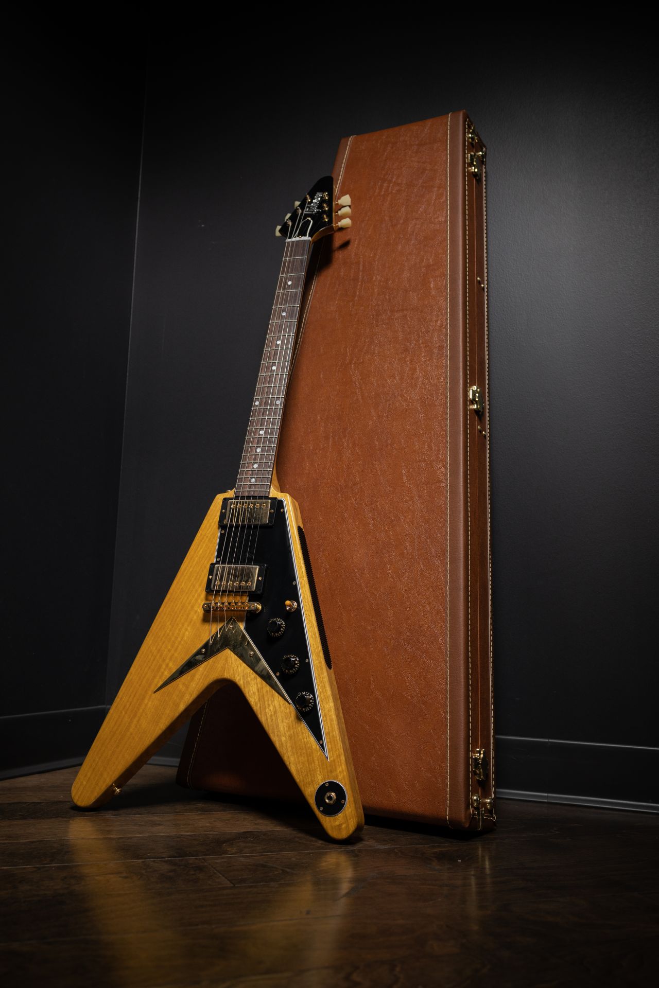 Gibson1958 Korina Flying V Reissue (Black Pickguard)