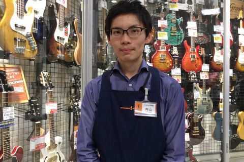 スタッフ写真 ギター、ピアノ、弦楽器 内山 健朗
