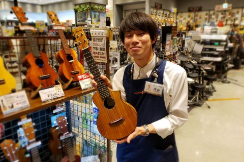 スタッフ写真 ウクレレ、アンプ、エフェクター 髙山 雄策