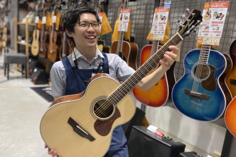 スタッフ写真 ギター、ピアノ、弦楽器 内山 健朗