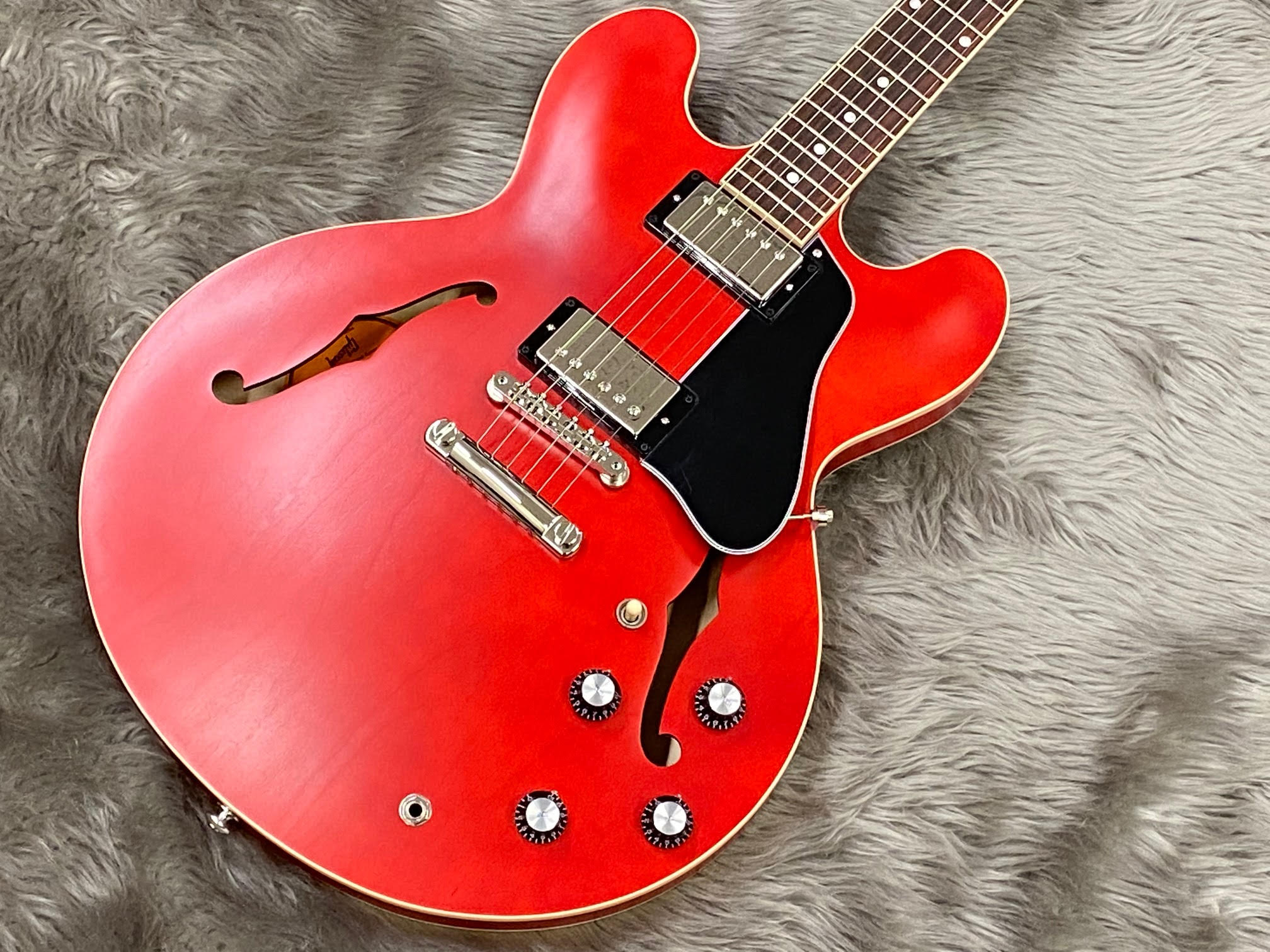 エレキギター【SOLD OUT】ES-335 Satin