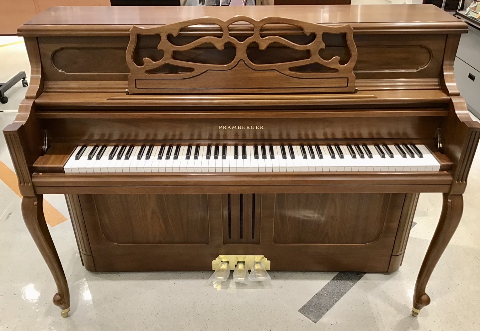 アップライトピアノ（プレンバーガー PV-110F）