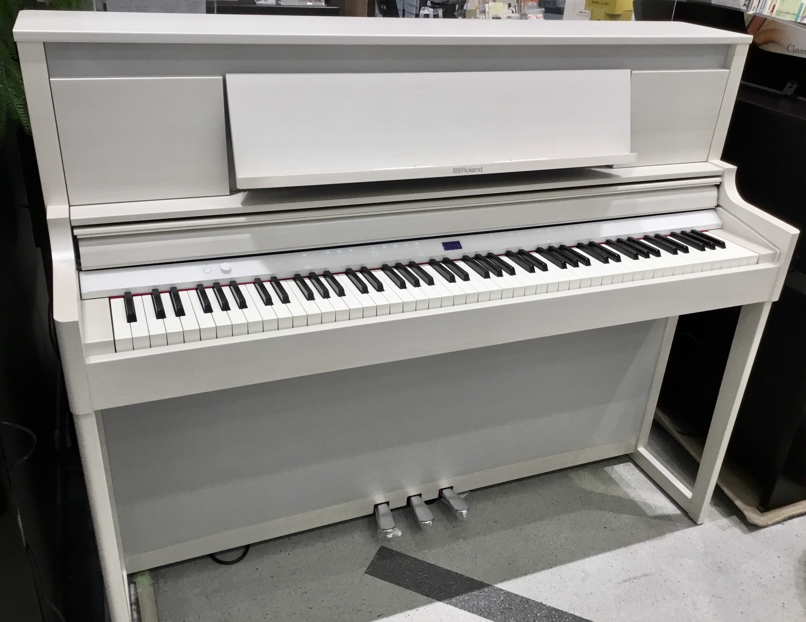 こんにちは！ピアノ担当の石田です🎹 ついに、Roland LXシリーズ新製品『LX6GP』が入荷しました！！ こちらはRoland×島村楽器コラボレーションモデルとなります。 今回は、音も鍵盤もペダルもすべてが進化した『LX6GP』をご紹介いたします！ CONTENTS☆Roland『LX6GP』★ […]