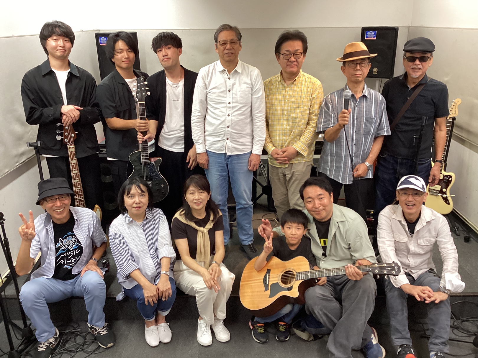 10/14(月・祝)に開催したインストアライブ『しまむらいぶin群馬』の模様をお届けいたします！ ディンプル_SJ 前回はソロでご出演頂いたディンプル_SJさん！本日はソロ演奏と、他の出演者の方とのデュオでの演奏もありました！ 草山茂宗 こちらも弾き語りを披露してくださった、草山茂宗さん。イオンモー […]