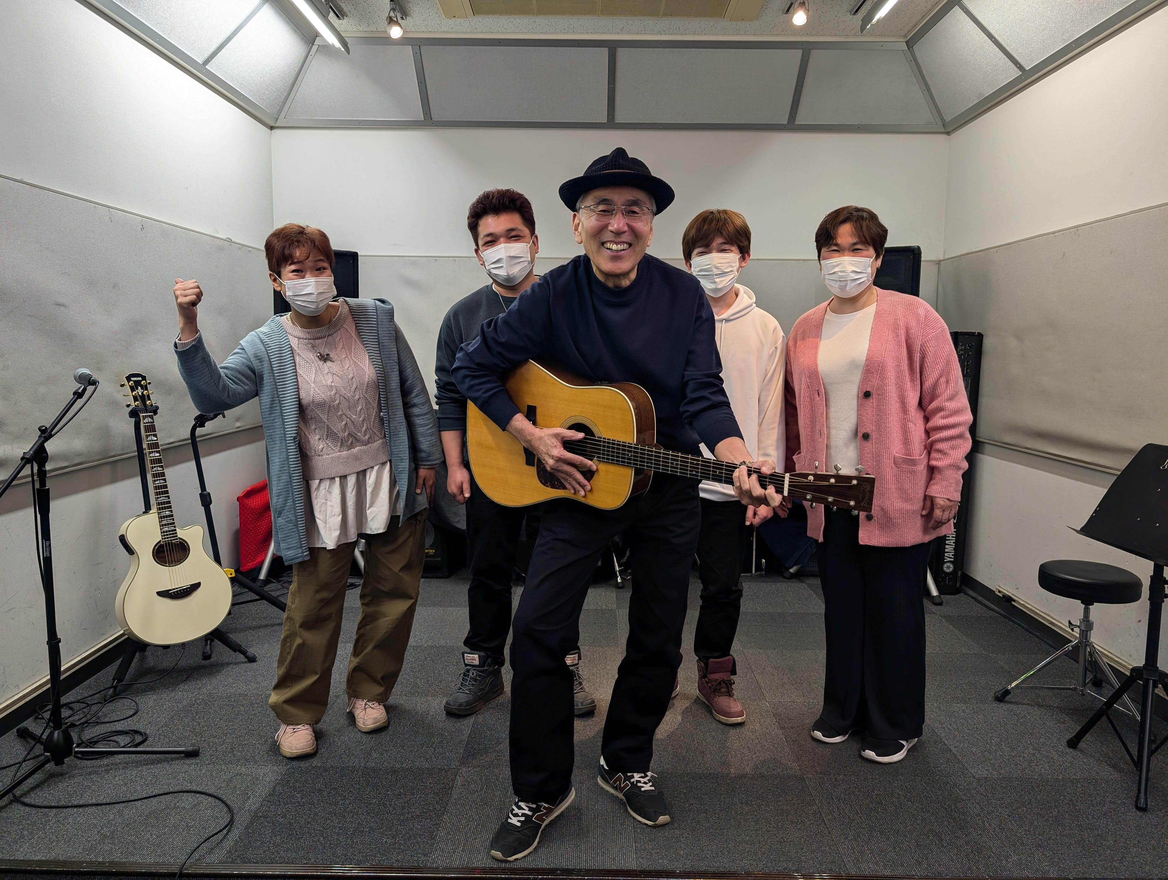 2/16(日)に開催したインストアライブ『アコパラ2025』2回目の模様をお届けいたします！ CONTENTS出演アーティスト終わりにアコパラの詳細、お申し込みについてはこちら出演アーティスト 草山茂宗 前回に引き続き草山茂宗にご出演いただきました。毎回新しいオリジナル曲をお披露目していただきありが […]
