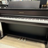 【電子ピアノ】お子さまのレッスン用や大人の趣味で人気！YAMAHA Clavinovaシリーズ/島村楽器コラボモデル展示中です！