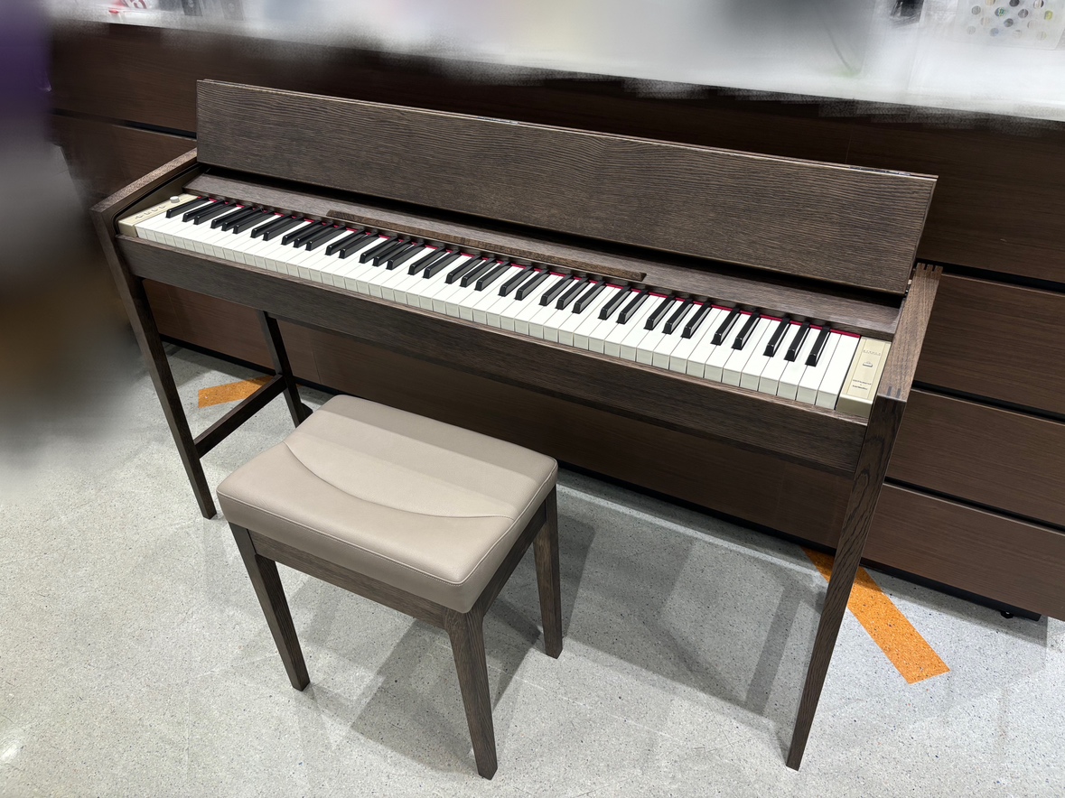 みなさま、こんにちは。ピアノ担当の金澤です。 家具としてもお部屋に馴染み、高級感あふれる『KF-25』が登場しました！ CONTENTSローランド ＜きよら KF-25＞ スモークド・オーク 展示中♪KF-25 smoked oakとは？KF-20とはどう違うの？お問い合わせローランド ＜きよら K […]