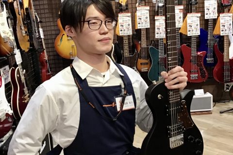 スタッフ写真 アコースティックギター 遠藤竜也
