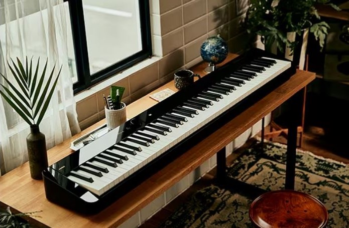 スタイリッシュで可愛くて、オシャレ♪　な電子ピアノ「PX-S5000」が入荷しましたので、ご紹介いたします。 スリムなボディ どんな場所にも設置しやすい世界最小の奥行き232mmのボディで、場所を問わず演奏を楽しめます。※ハンマーアクション付き88鍵盤・スピーカー内蔵デジタルピアノの奥行サイズにおい […]