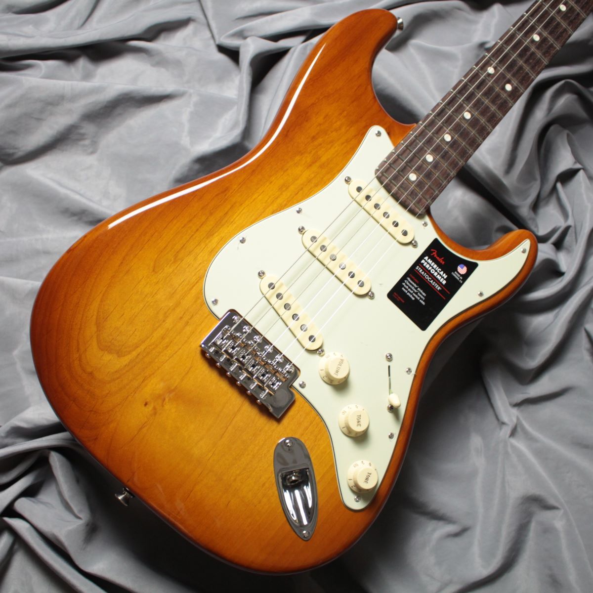 Fender American Performer Stratocaster Rosewood Fingerboard Honey Burst 