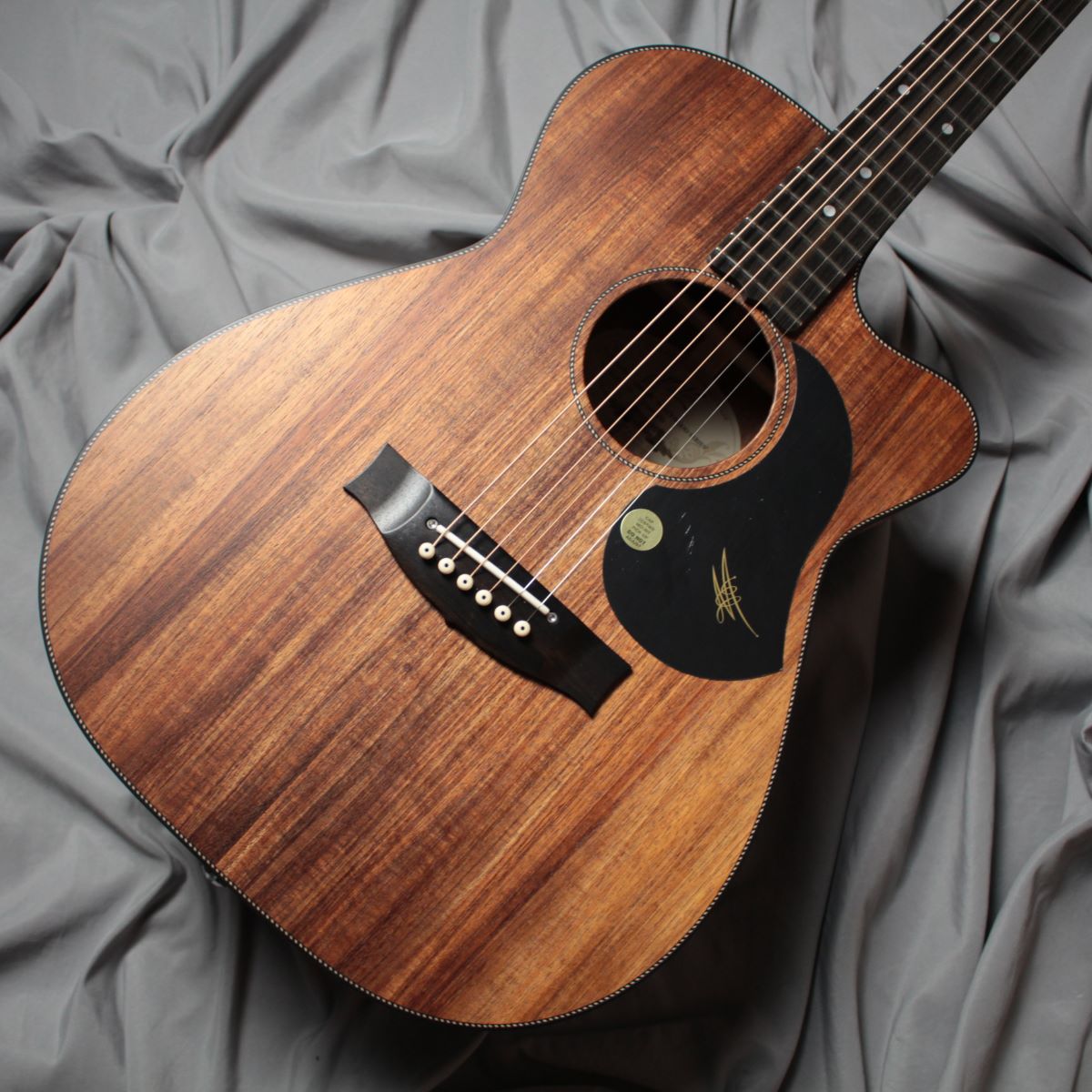 Maton EBW808C