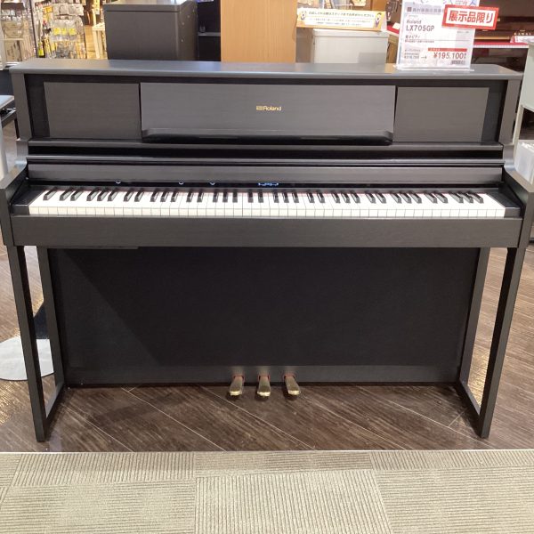 Roland　LX705GP（KR）　<br />
<br />
【付属品】高低椅子・楽譜集<br />
<br />
通常価格￥249,700(税込)→展示品限りの特別価格￥195,100(税込)<br />
<br />
生産完了品。※展示品につき、キズやスレ等ご了承ください。<br />
表現力の豊かさが魅力的です。LXシリーズの中では非常にコンパクトです。