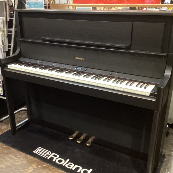 LX708 GP　（KR）<br />
<br />
【付属品】高低椅子・楽譜集<br />
<br />
通常価格￥438,900(税込)→展示品限りの特別価格￥298,400(税込)<br />
※展示品につき、キズやスレ等ご了承ください。<br />
生産完了<br />
タッチ感の良さと8スピーカーがついていることが魅力。迫力ある演奏が可能です。
