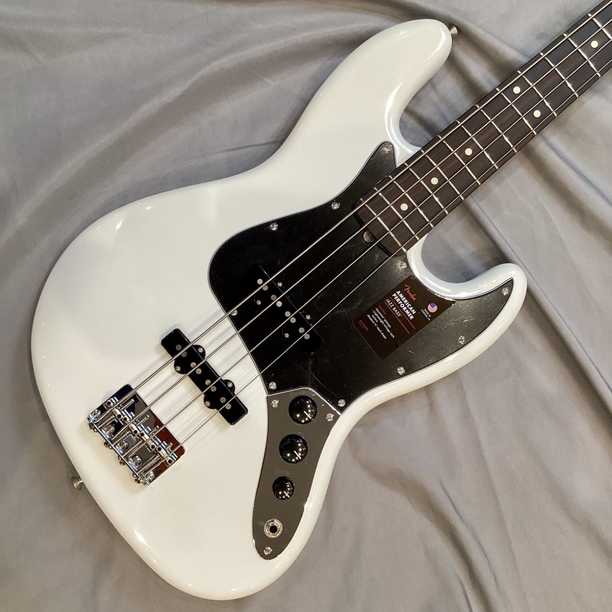 FenderAmerican Performer Jazz Bass Rosewood Fingerboard Arctic White