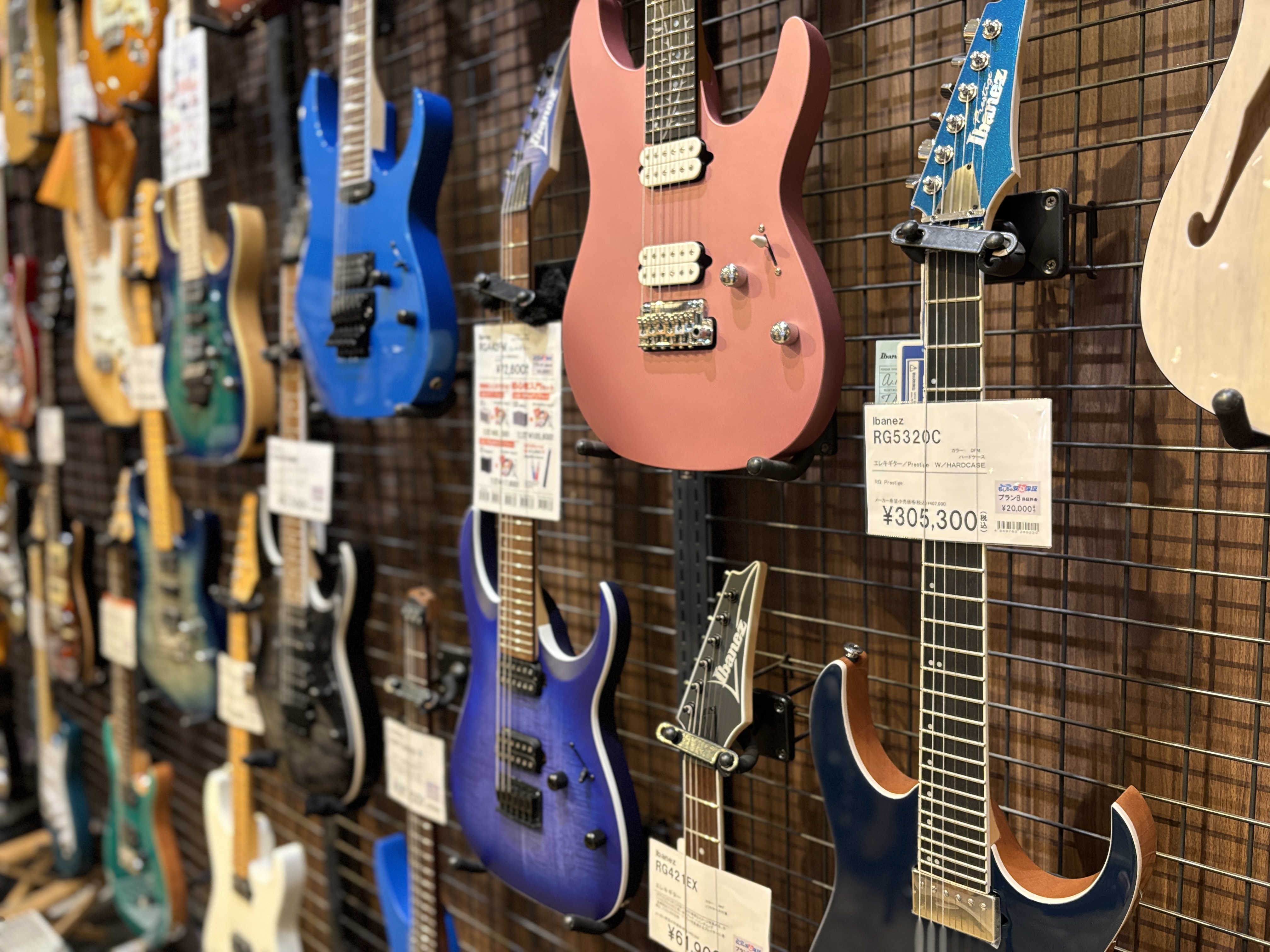 人気のアイバニーズのギター、ベースを多数展示いたします！ これからの新生活、新しい楽器をお迎えしてみてはいかがでしょうか！！ お手頃なモデルから、とっておきの1本まで多数ご用意しております！ 対象の商品はこちら！（掲載以外にも展示しております） 公式X（旧:Twitter)あります！ 新商品の情報を […]