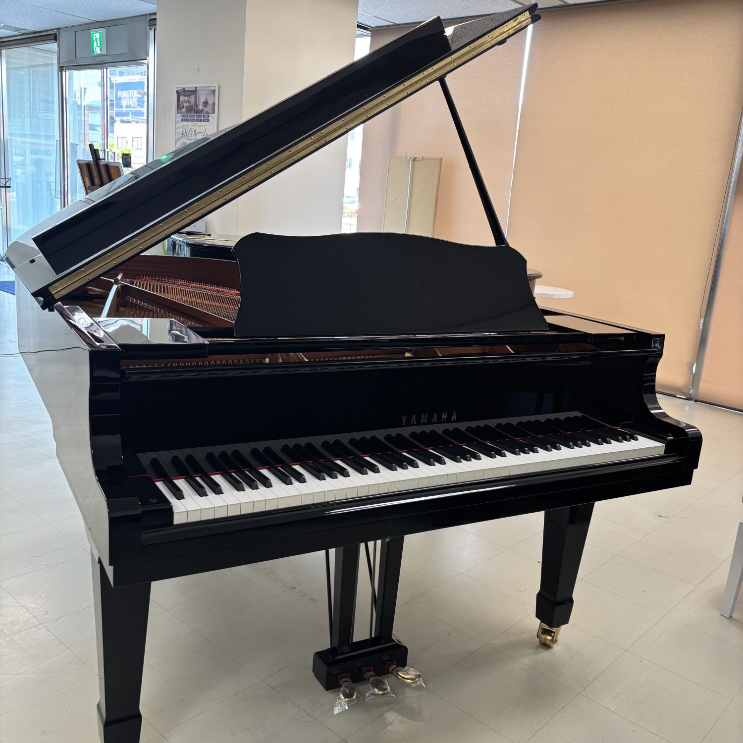 YAMAHA中古グランドピアノC3L（2000年製）