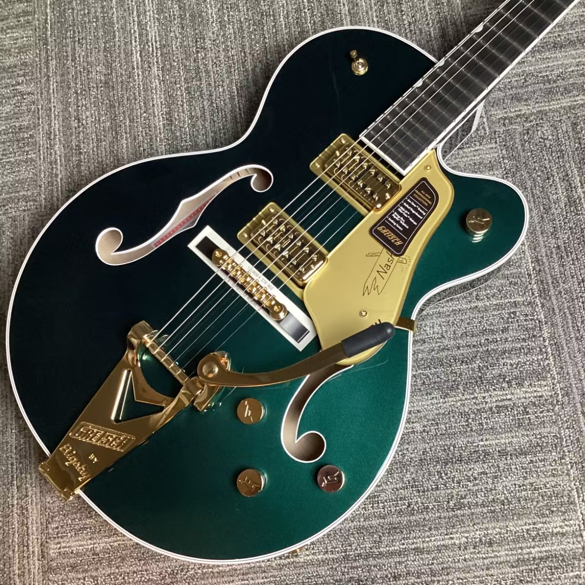 GRETSCHNashville Hollow Body with String-Thru Bigsby and Gold Hardware