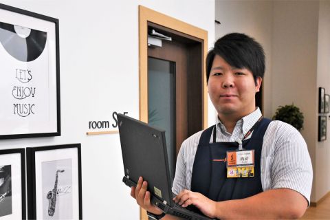 スタッフ写真 店舗ホームページ・ギターセレクション 内田