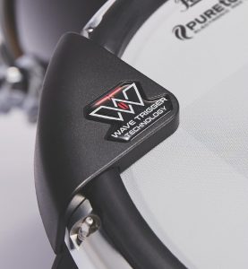 WAVEDRUMから生まれた技術はWAVEトリガー・テクノロジーとして研ぎ澄まされ、どんなに高速でダイナミックなプレイも可能に。スティックの違いによる音色の変化さえ表現するため、全てのドラマーが誰一人として同じ音を出すことはありません。