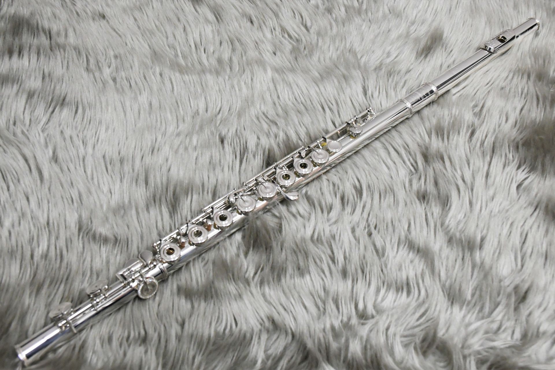 総銀フルート スワロフスキージルコニアの装飾が施されたpearlフルートとのコラボレーションモデル The Outlets Hiroshima店 店舗情報 島村楽器