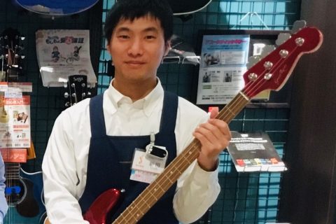 スタッフ写真 アコースティックギター、エレキギター、エレキベース 新田