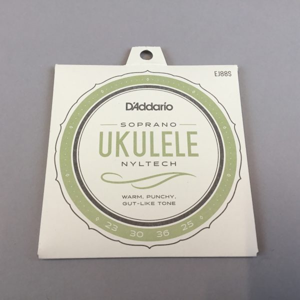 D'Addario<br />
EJ65S<br />
クリアナイロン弦<br />
テンション感　強め<br />
あたたかみのある音色と張りのあるアコースティックトーンが特徴。<br />
￥1,001（税込み）