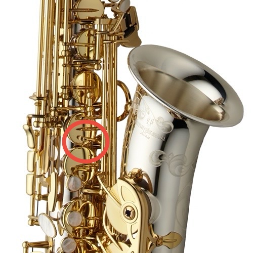【右手バランスキー共振(ブレ止め)機構】<br />
低音演奏時の右手バランスキーの共振を防ぐ機構。安定した低音演奏を可能にします。