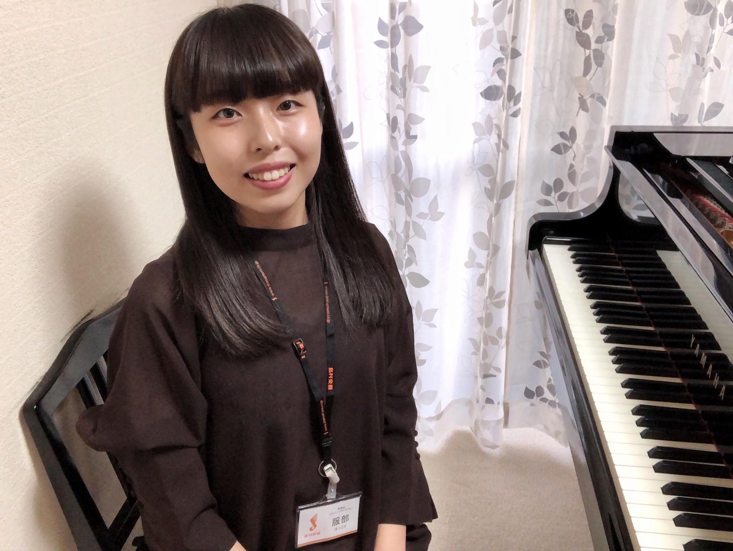 予約制 ピアノサロンインストラクター 服部 亜美