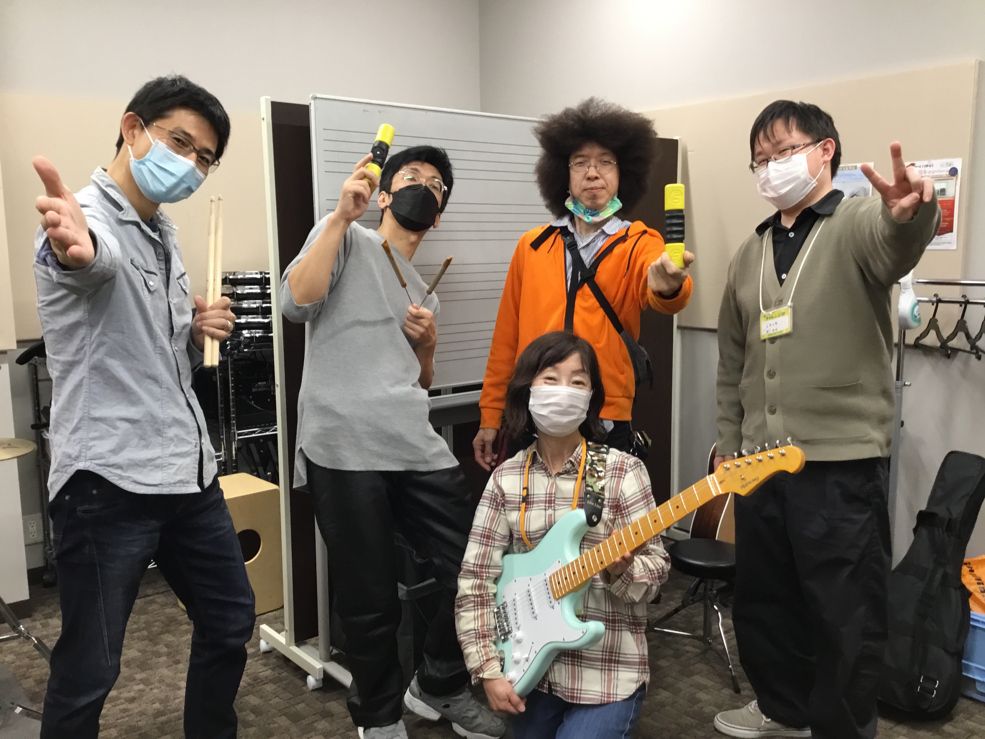 OPEN MIC CLUB とは 「OPEN MIC CLUB」とは、みんなで楽しく音楽を演奏し、1つの曲を完成させていこうというサークル活動です！得意な楽器で参加するも良し！初めてのパートに挑戦するも良し！皆さまのご応募お待ちしております！ CONTENTSイベントの様子次回予定イベントの様子 1 […]