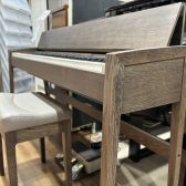 【電子ピアノ入荷情報】Roland×カリモク家具　角きよら「KF-25」が展示中です！🎹