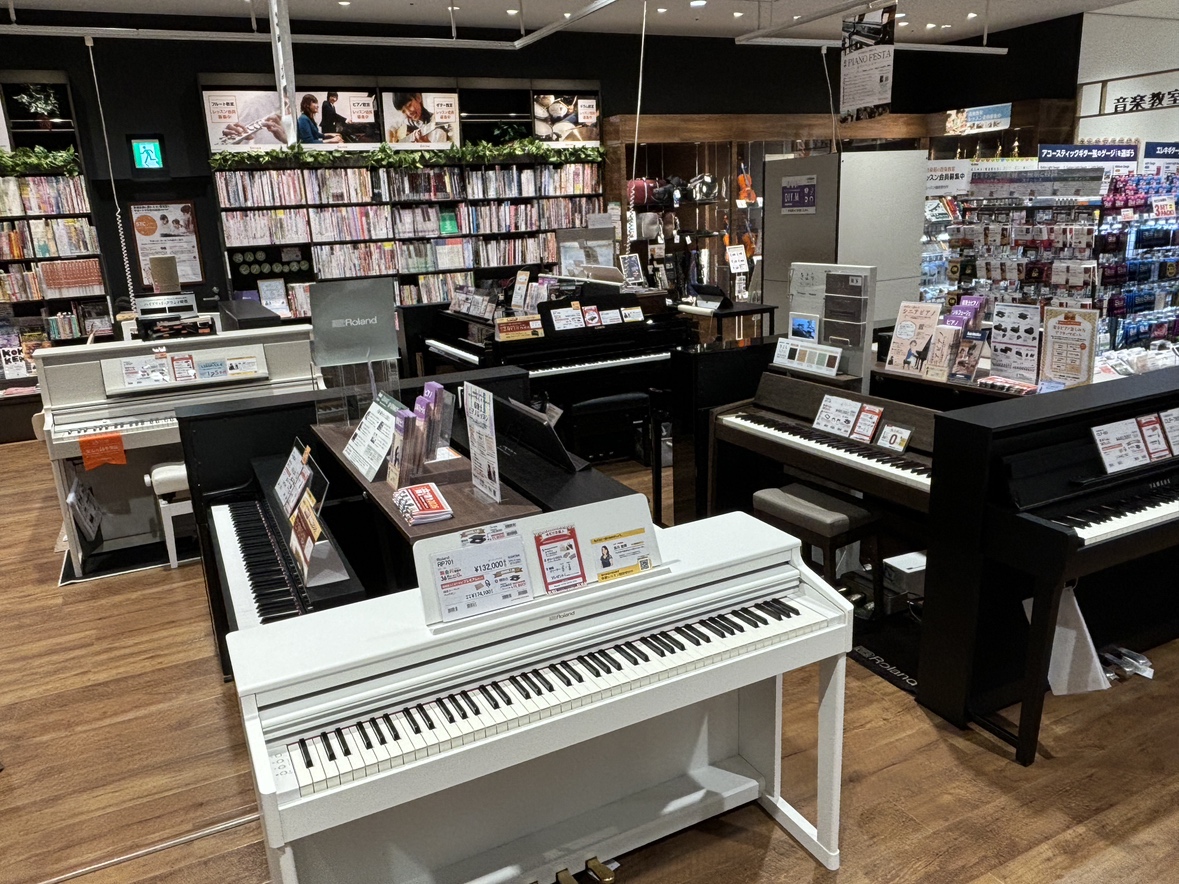 ピアノ担当の石川がご案内させていただきます！ ピアノ担当　石川(いしかわ) はじめまして！ピアノアドバイザー（社内資格取得）の石川です！私は3歳の頃からの現在までピアノを続けています。大学時代はクラシックピアノを専攻しておりました。自身の演奏経験を生かし、お客様に最適な一台をご提案させていただきます [&hellip;]