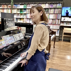 小林 亜衣子(ピアノアドバイザー)