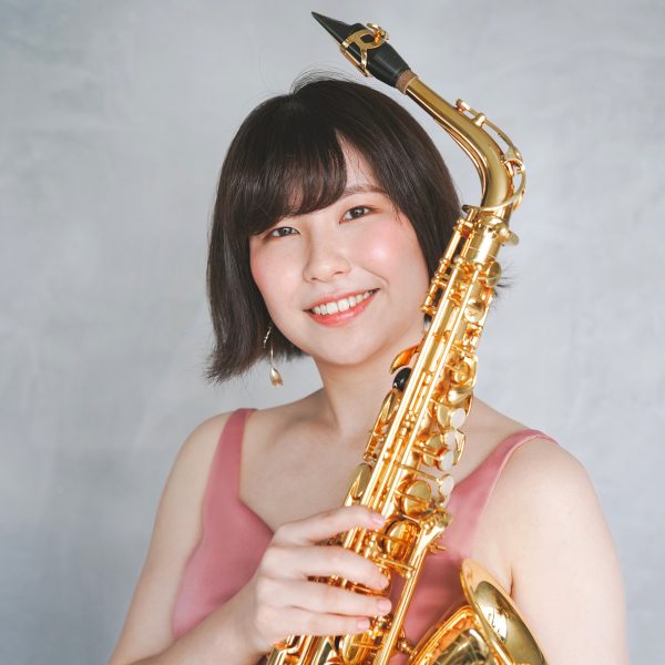 サックス・デジタル管楽器講師：佐藤 杏奈