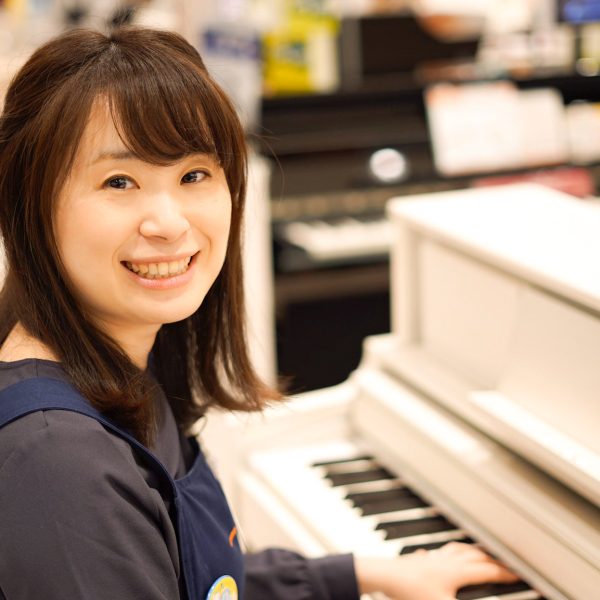 店長<br />
冨田明子