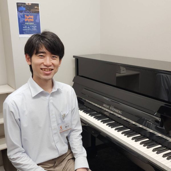 ピアノ上級アドバイザー<br />
藤井鴻気