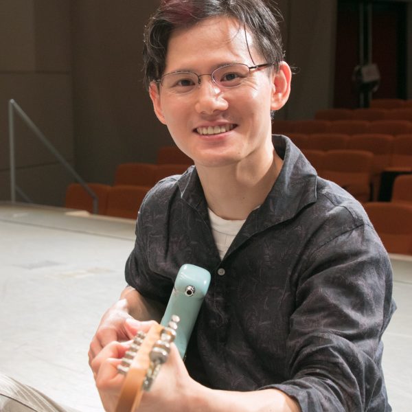 【金曜日担当】藤原先生<br />
ウクレレ<br />
キッズギター<br />
エレキギター<br />
アコースティックギター