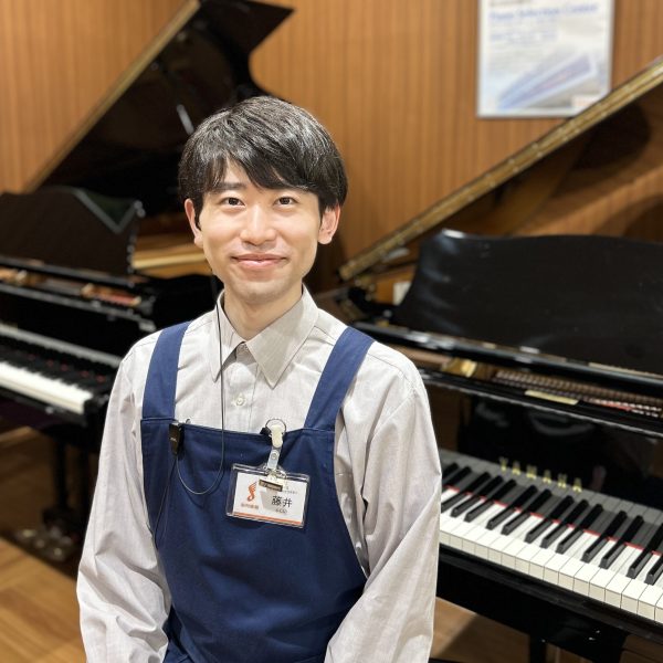 ピアノインストラクター<br />
ピアノ上級アドバイザー<br />
藤井