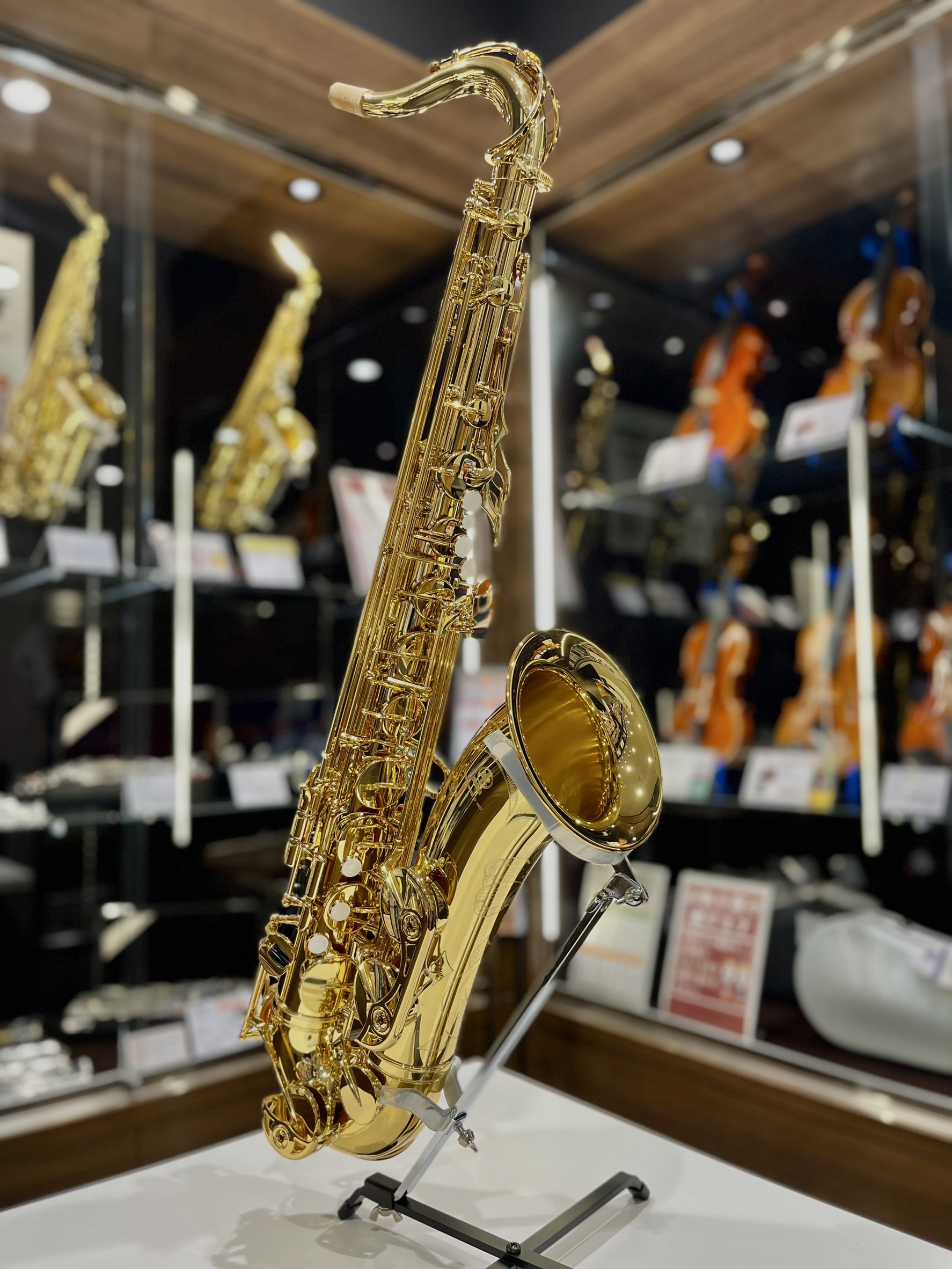 CONTENTS商品仕様豊川店のご案内イベントのご案内商品仕様 ■仕上げ：ゴールドラッカー■指貝：ポリエステル■指かけ：可動■キイ：High F#、フロントF■Low C#開き止めメカ：有■調子：B♭■付属品：ケース(TSC-600EII)、マウスピース(TS-4C)、ネック(62用ネック) 豊川店 […]