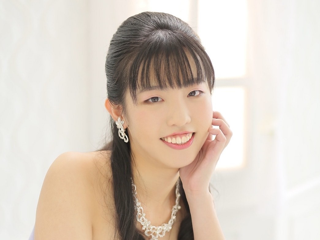 ピアノ講師天野 穂乃香